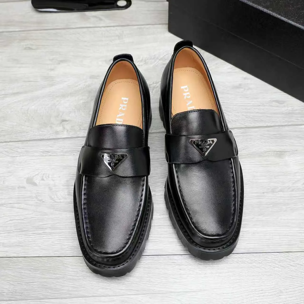 Men's shoes 💰540 💰💰🎩🎩【Prada】Counter 1:1⬆️original reproduction, absolute quality🆗original outsole, high-quality imported rubber, wear-resistant and non-slip, never degummed, upper material: imported first-layer cowhide➕anti-slip foam outsole, official website material, inner material: water-dyed leather lining, 6 colors available! Code number 38-45